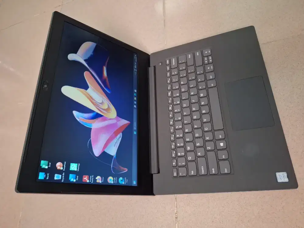Bismillah dijual laptop lenovo slim core i3 ram 8gb ssd 256gb