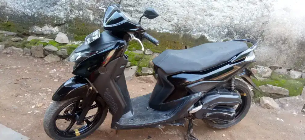 Di jual mio gear 125 warna hitam tahun 2022