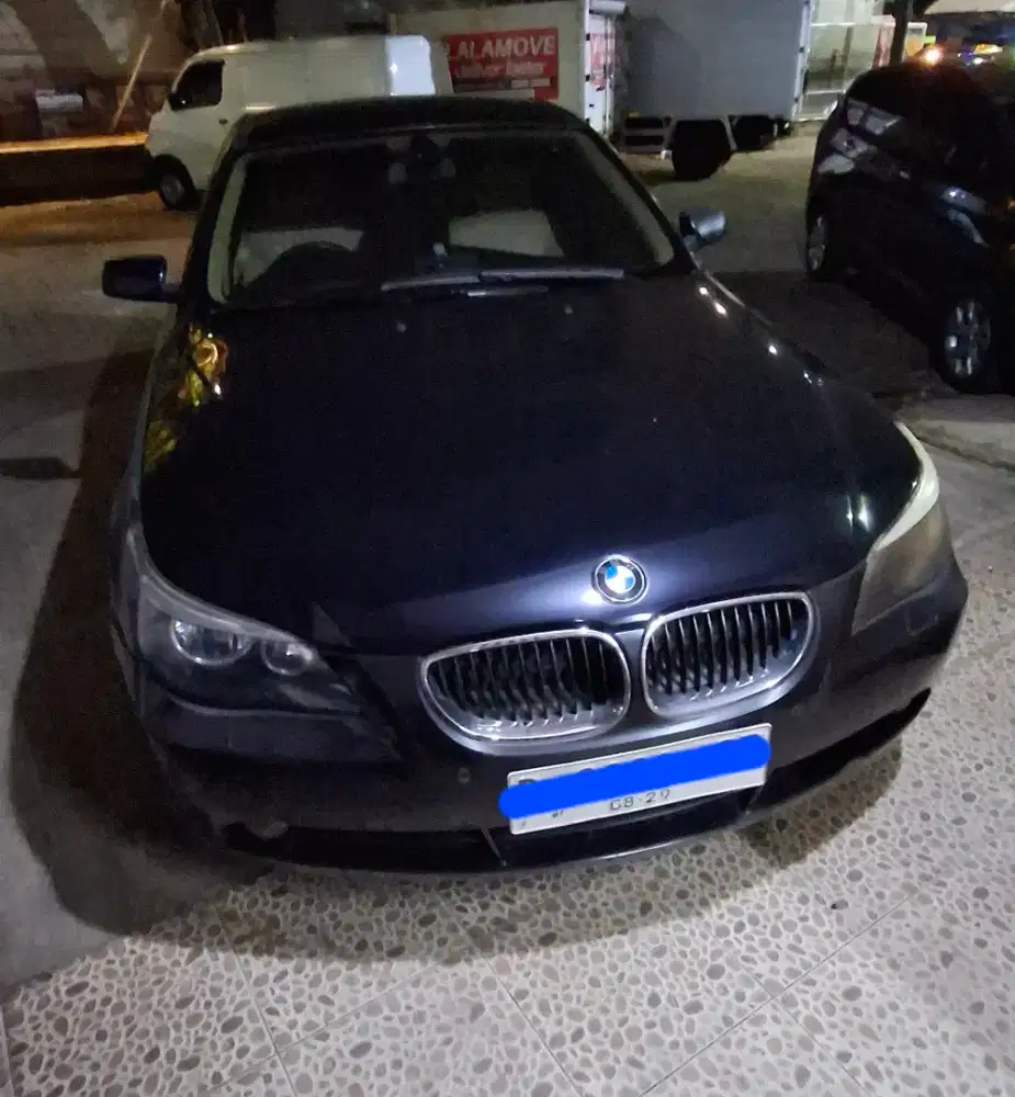 BMW 520i biru tua