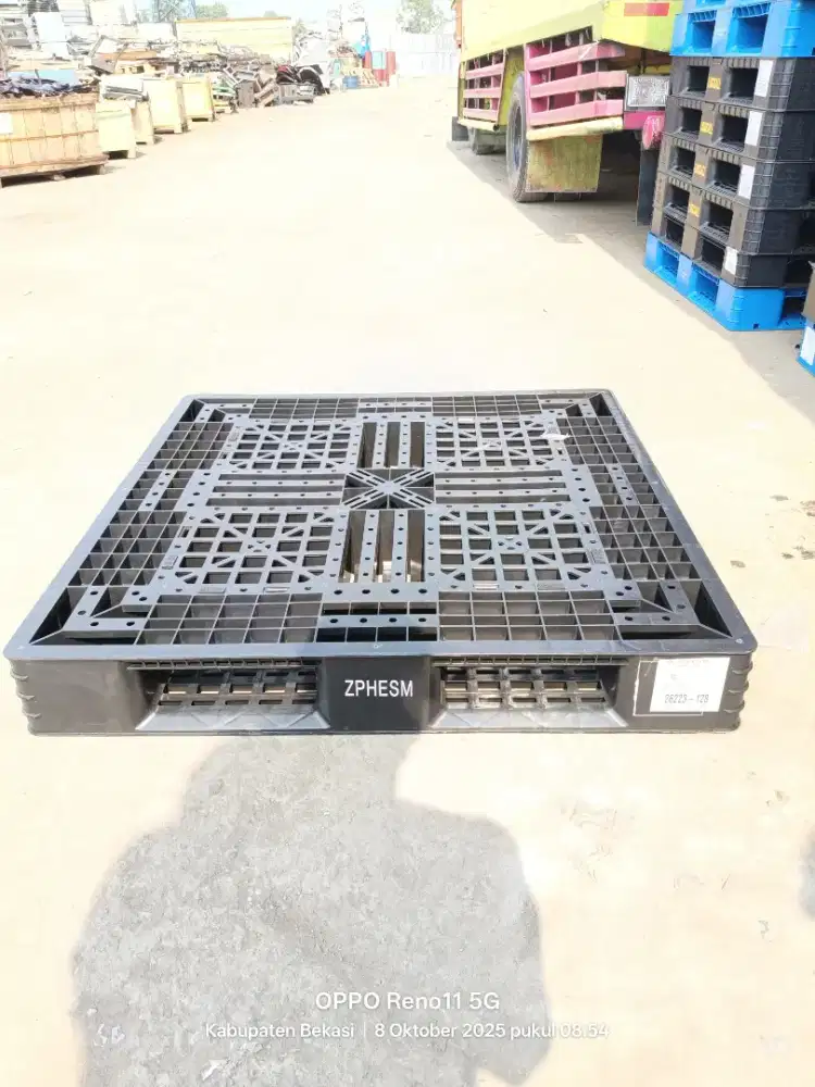 Palet plastik ukuran 110 x 110 x 15 (berat)