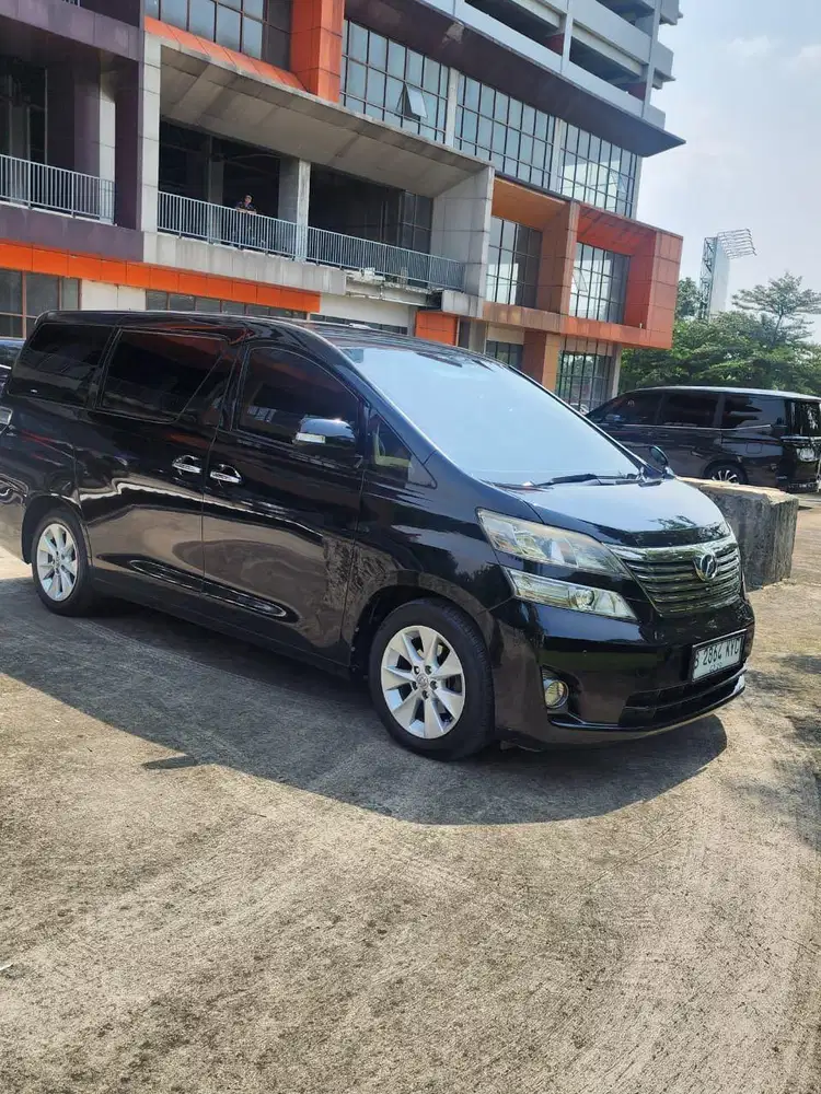Toyota Vellfire 2.4 V Premium Sound 2011 tipe terlengkap hitam low km