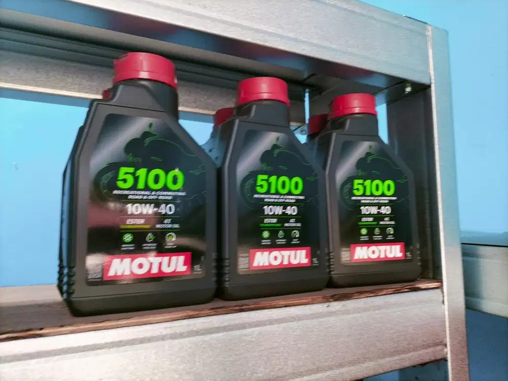Oli mesin Motul 5100 (1L)