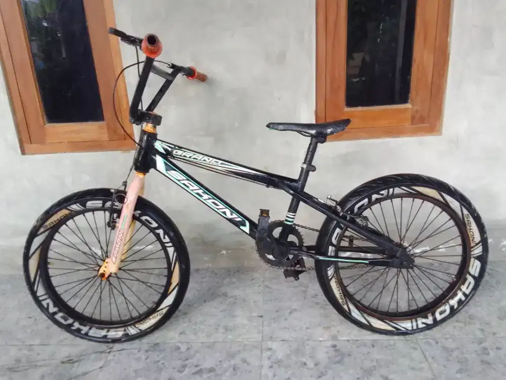Sepeda BMX 20, ban jumbo