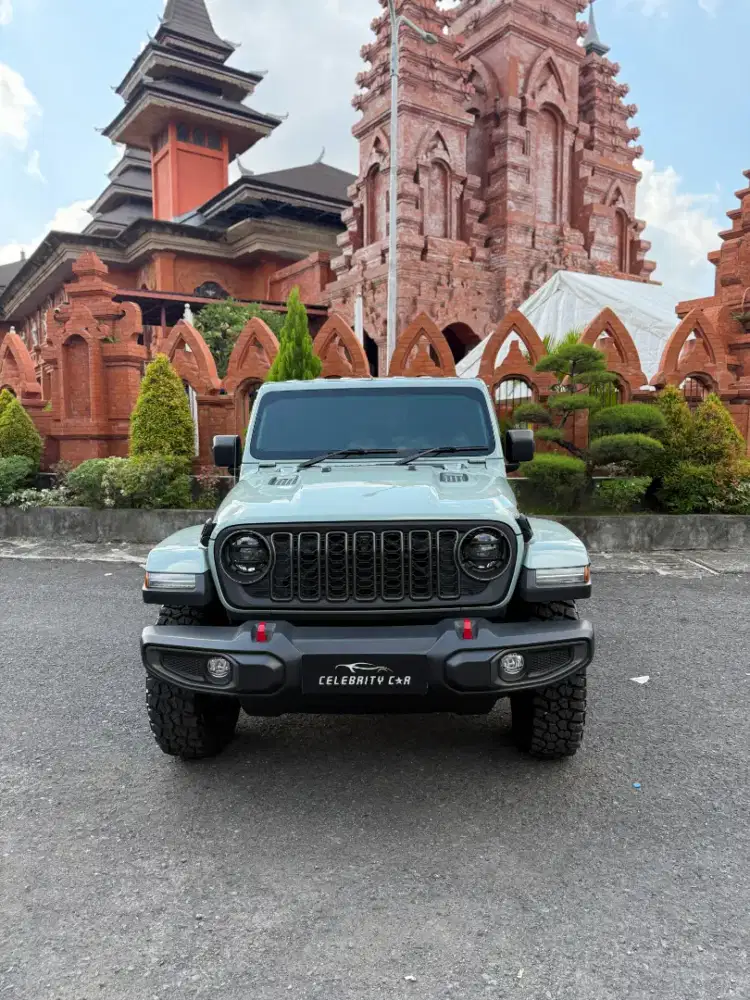 KM 34.000 an Jeep Wrangler Rubicon JL Earl Grey 2.0L 4x4 AT