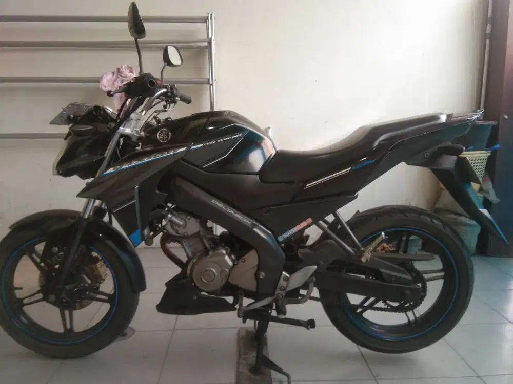 Yamaha vixion.tahun 2015.warna hitam.kondisi ori bawaan pabrik.terawat