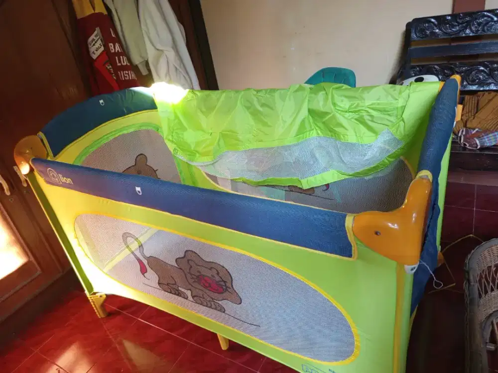 Tempat Tidur Bayi