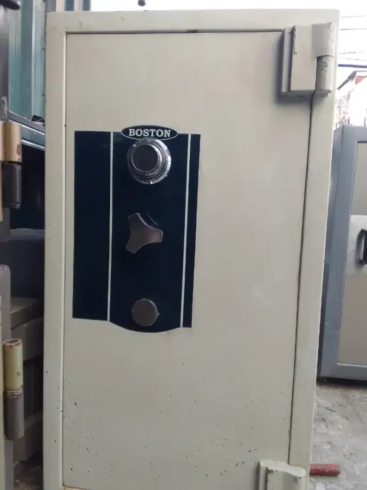 Jual murah Brankas untuk keamanan dokumen penting anda