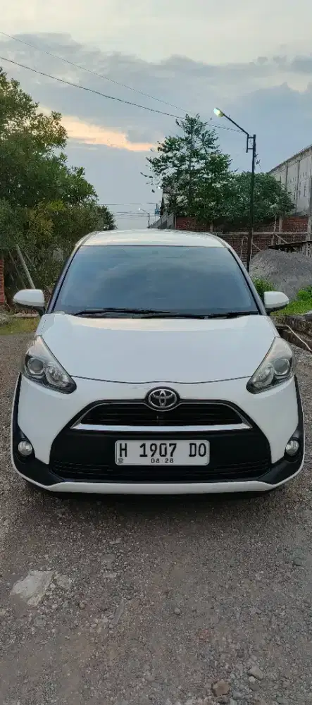 Toyota Sienta 2017
