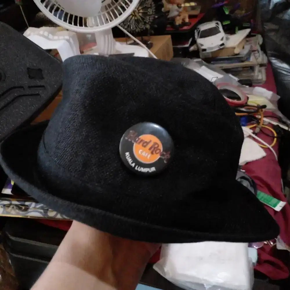 Topi retro rusia pin hardrock cafe malaysia