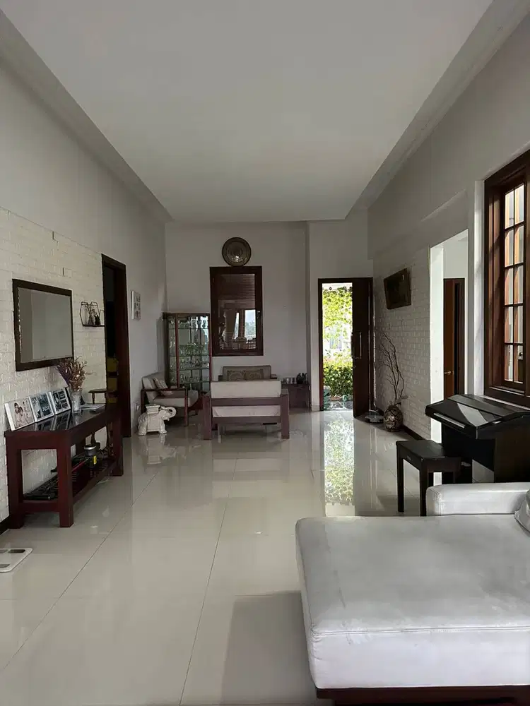 Dijual Rumah Full Furnished di Kota Baru Parahyangan