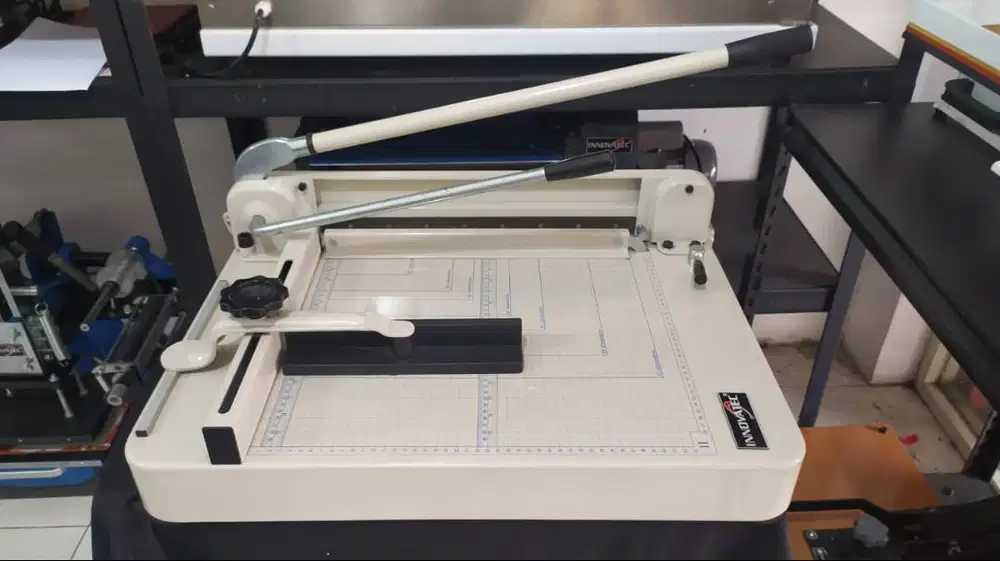 Pemotong Kertas Innovatec 868
