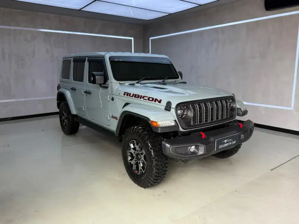 KM 34.000 an Jeep Wrangler Rubicon JL Earl Grey 2.0L 4x4 AT 2023