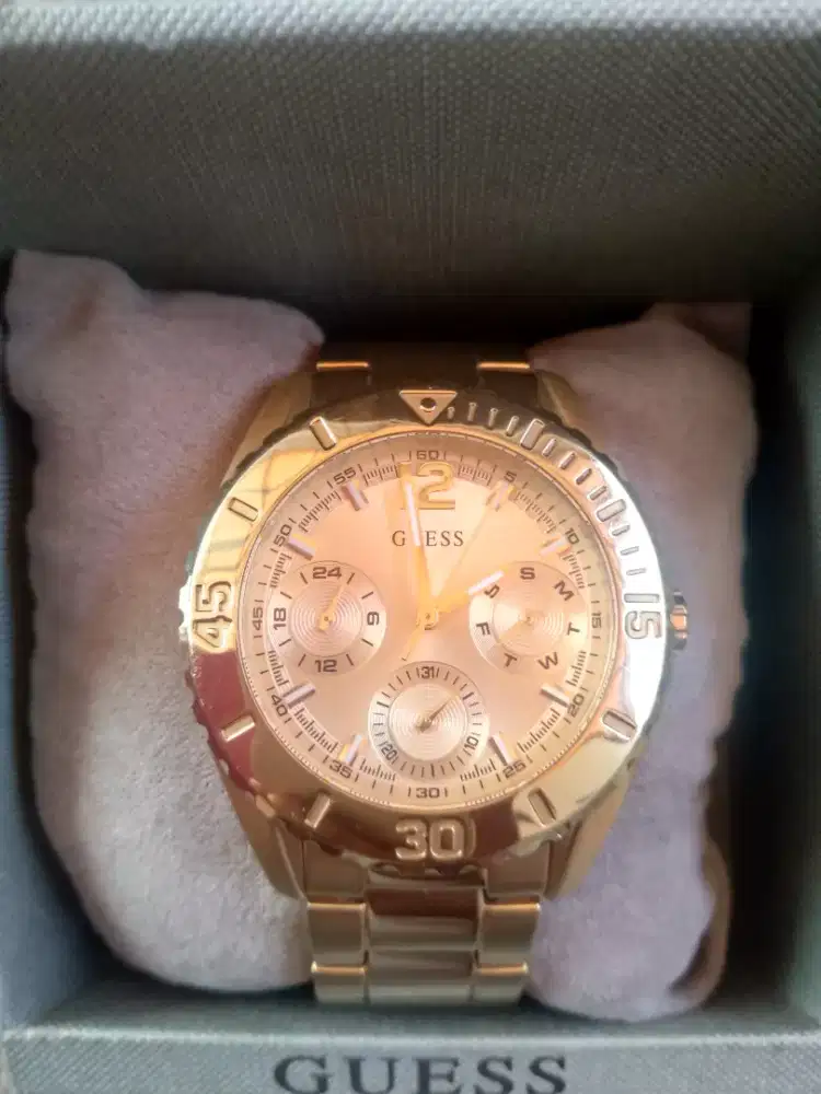 Dijual jam guess gold original model rolex