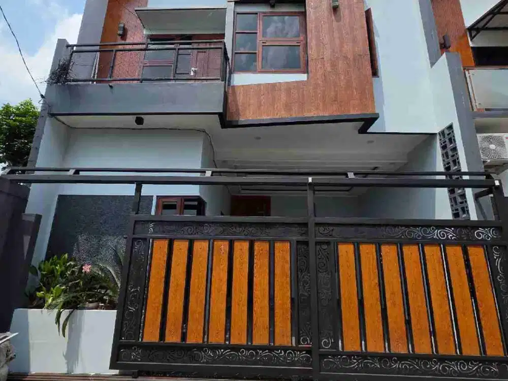 RUMAH 2,5 LANTAI + ROOFTOP, VIEW GUNUNG SALAK, CIBINONG
