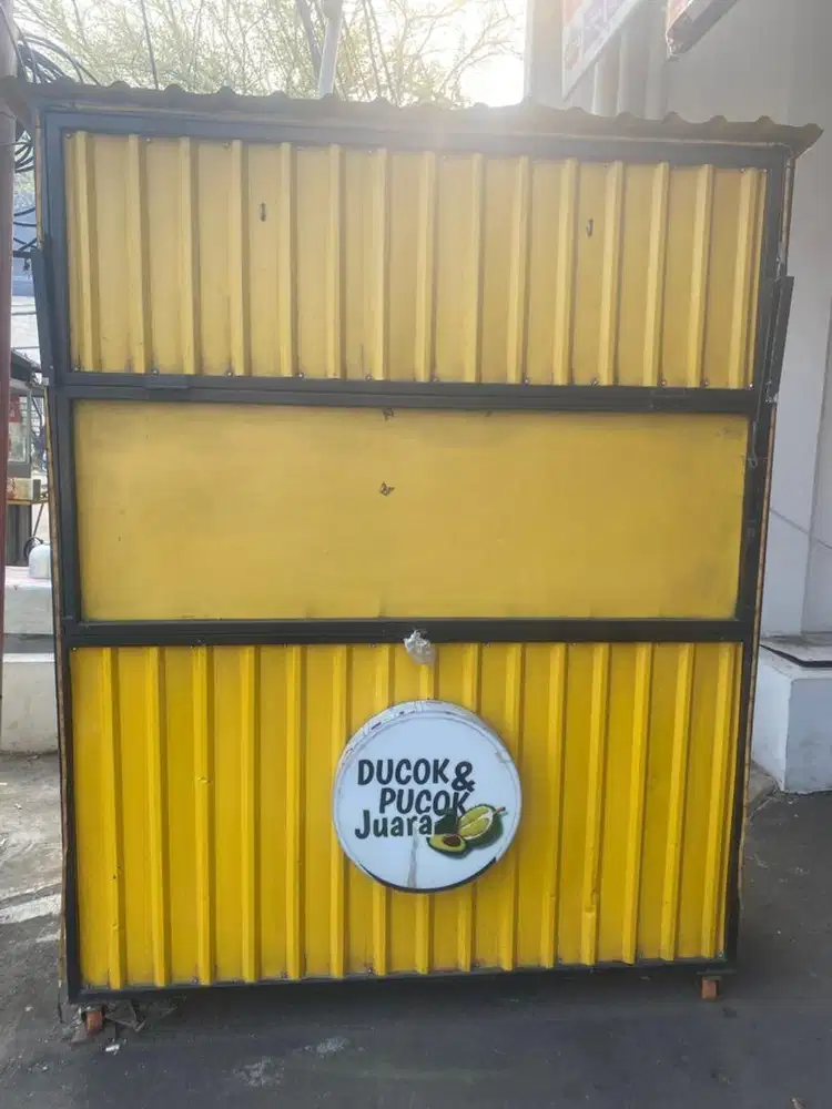 Booth kontiner minuman