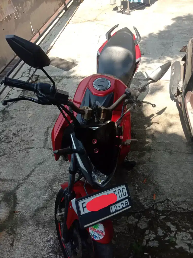Fs. Honda CB 150 R