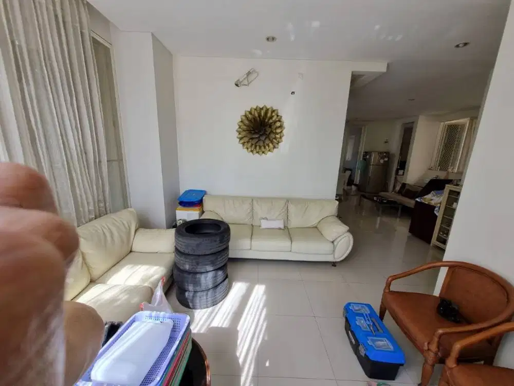 Rumah Malibu Beach, Pakuwon City  MINIMALIS SIAP HUNI  Akses pembantu
