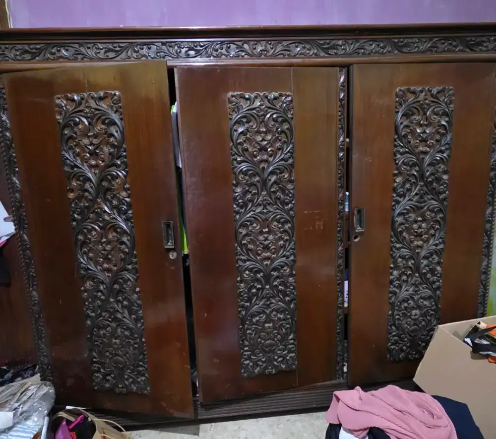 Lemari Jati Ukiran 3 pintu