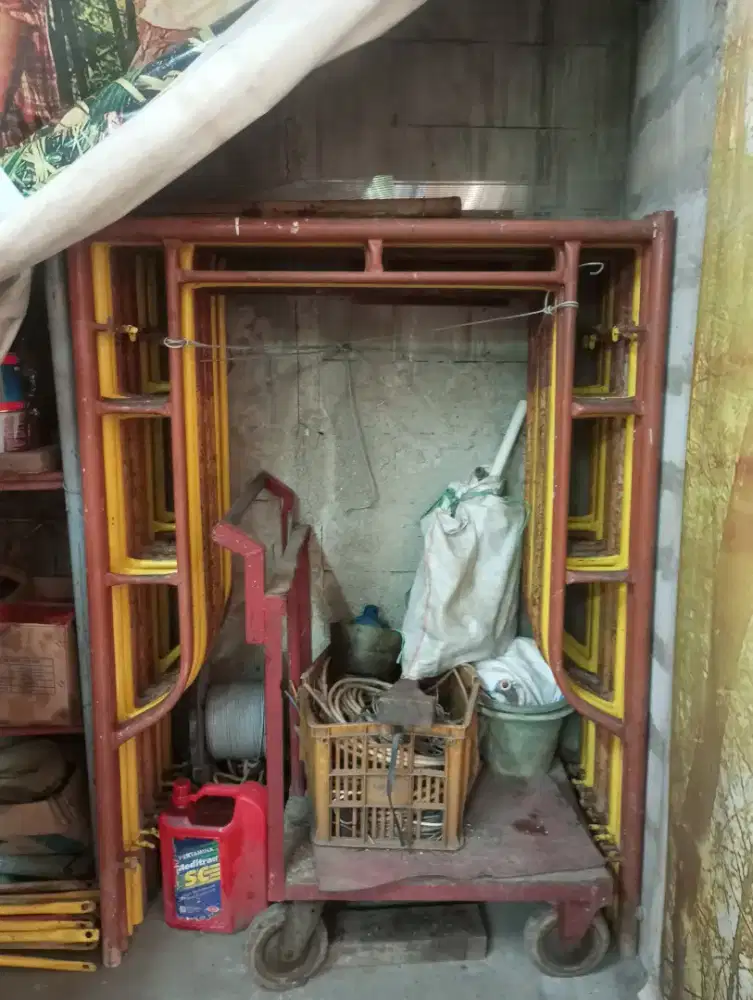 Scaffholding frame