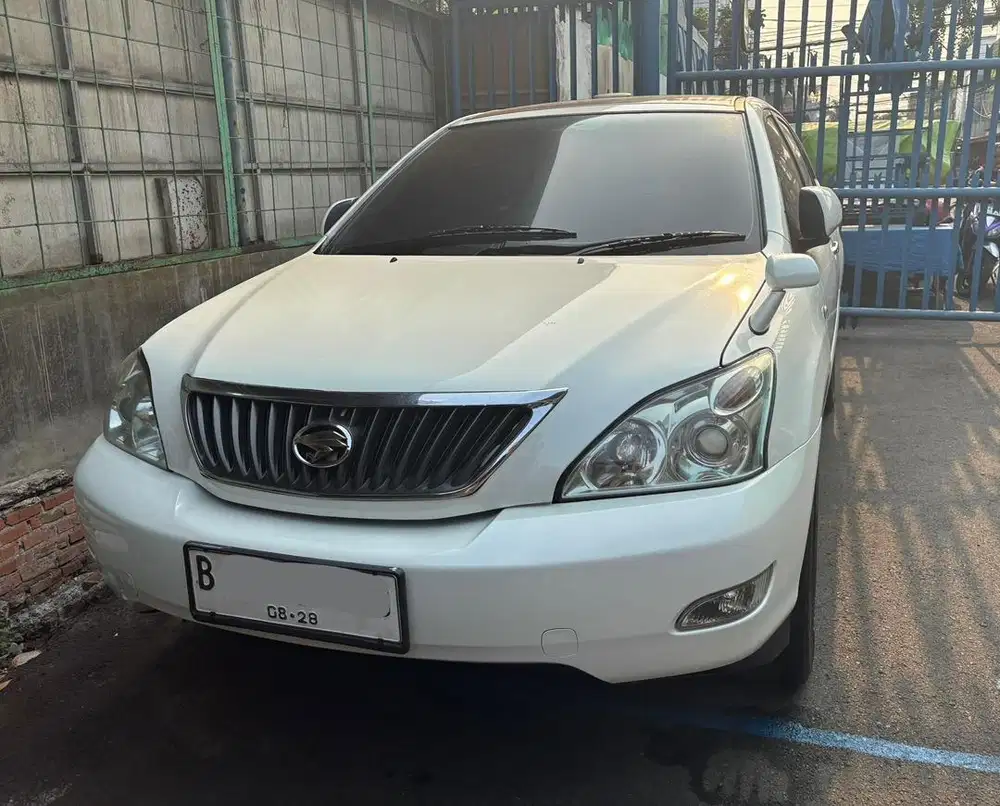 Toyota harrier 2011  G L prem putih