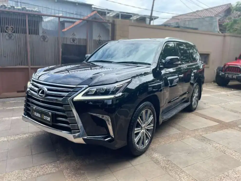Lexus Lx570 luxury new model black on black km low original