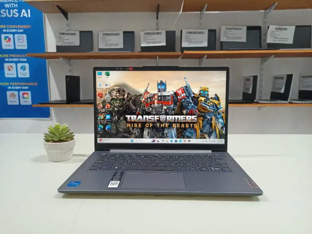LAPTOP LENOVO SLIM 3 14IAH8, Intel Core i5-Gen12 Ram 8 GB, Garansi