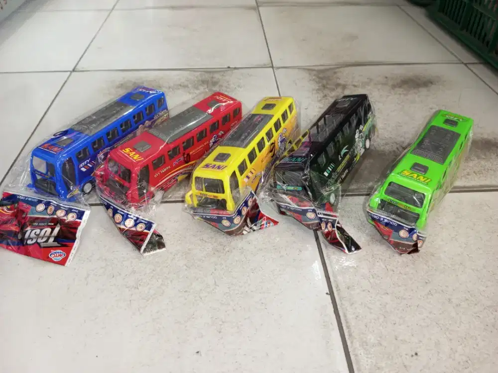 Mainan Anak Miniatur bis kecil
