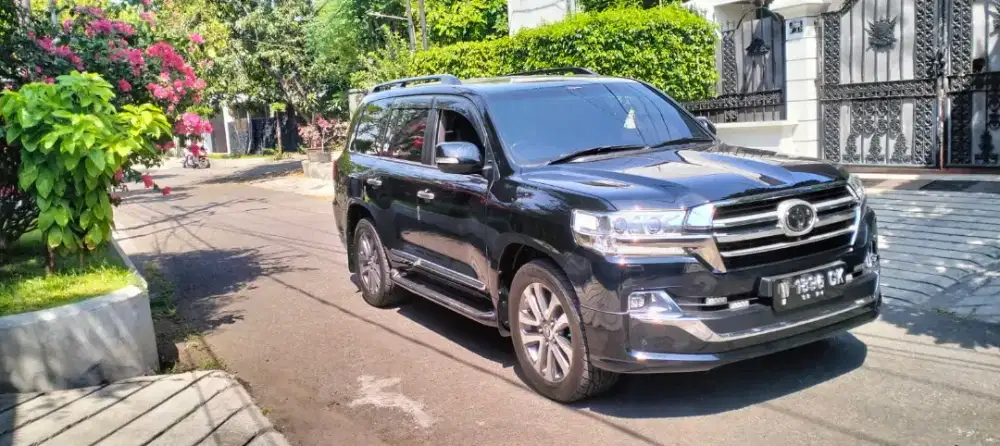 LANDCRUISER 2019 VXR SOLAR GOOD CONDITION