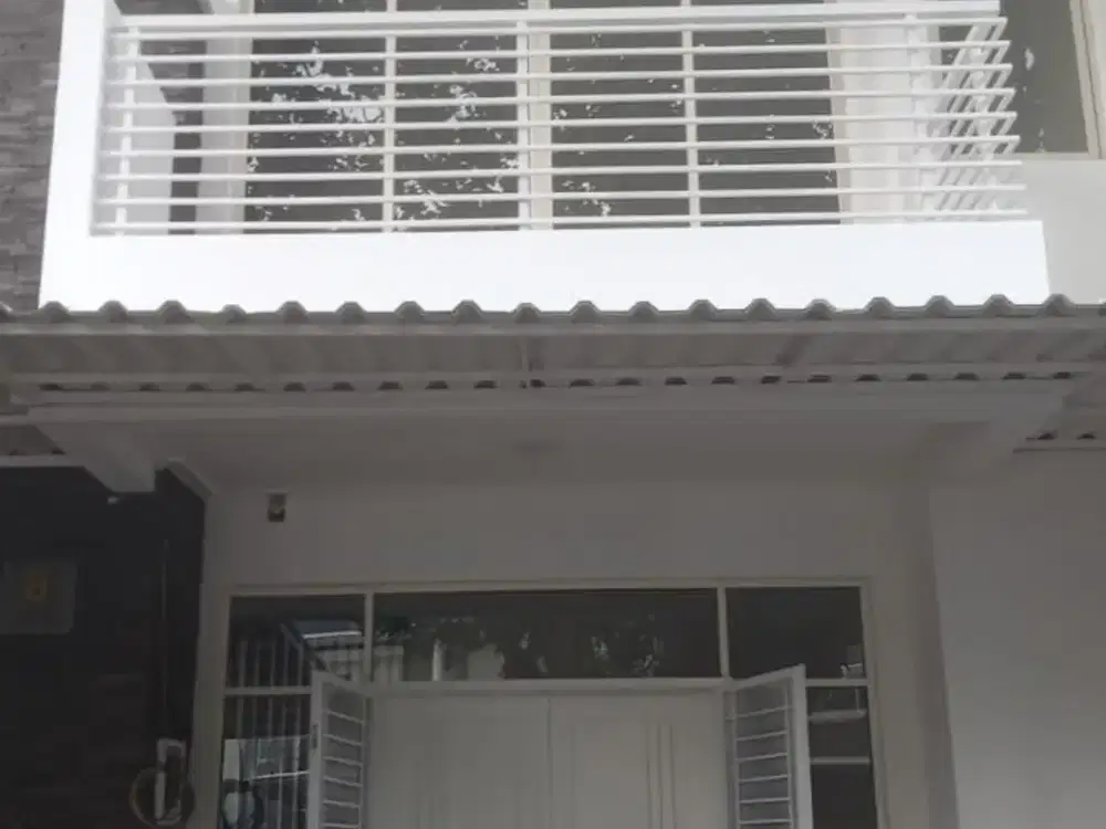 Rumah 2 Lantai Golf Lake Residence Dekat Akses Tol PIK Palem