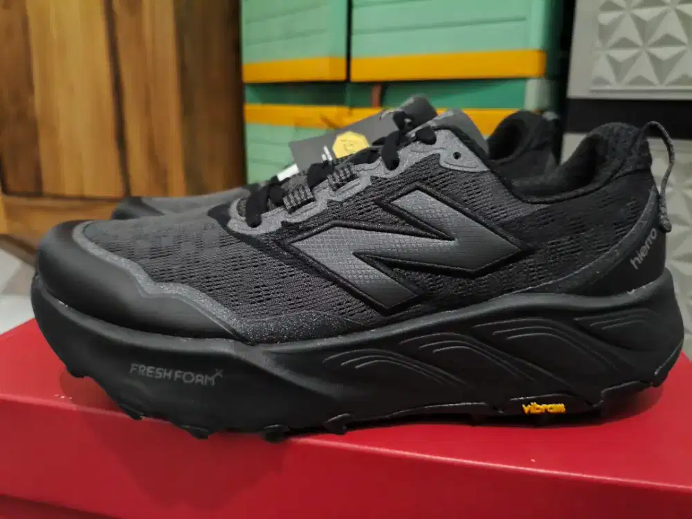 Sepatu Running New Balance Hierro V9