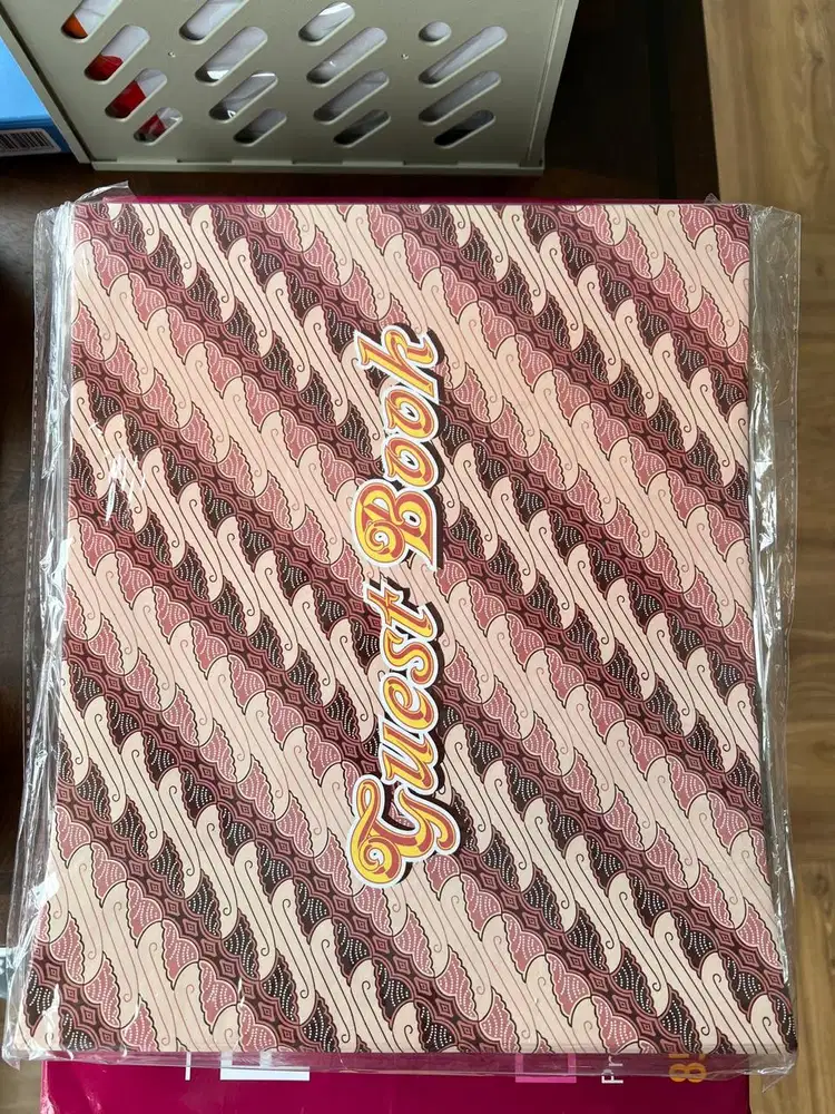 Guess book isi 3 buah