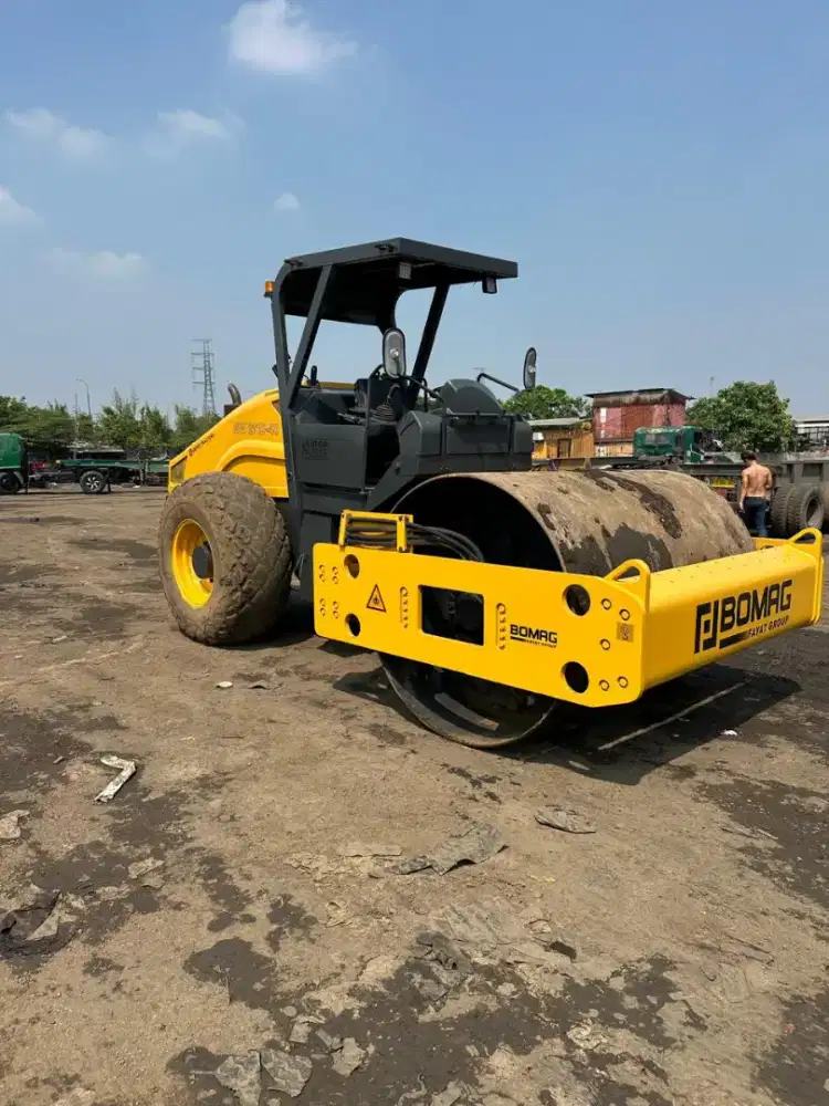 vibro ,merk bomag, type BW211D-40, original tahun 2014