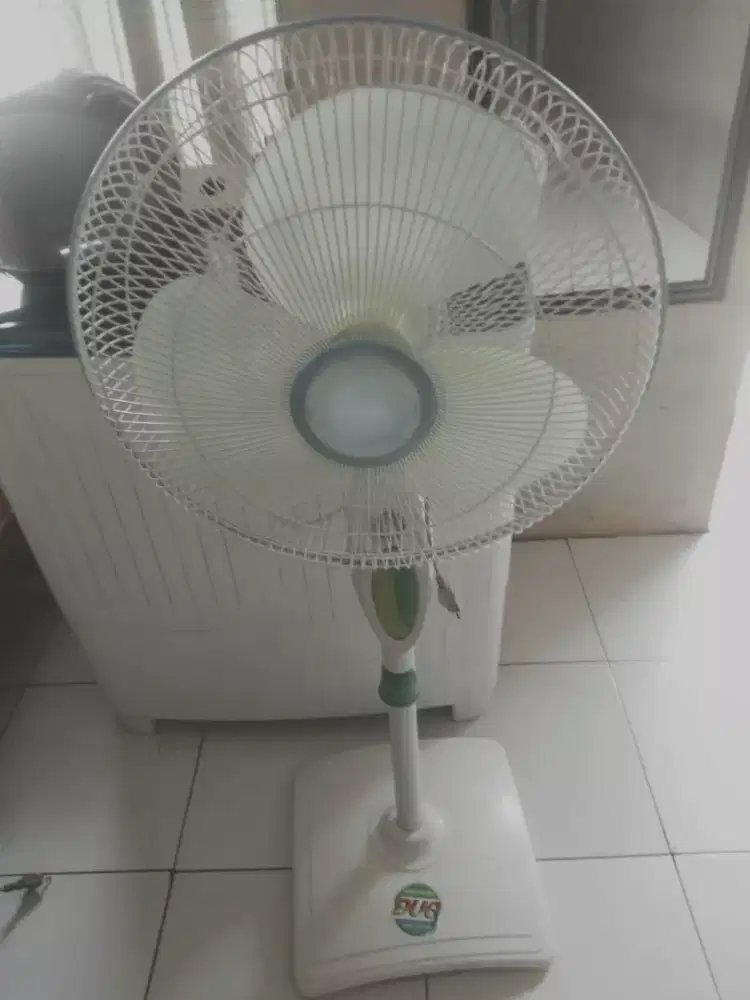 Kipas angin stand Miyako bekas