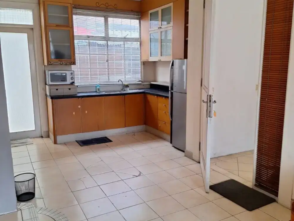 jual townhouse taman paris lokasi lippo karawaci dekat UPH 2 lantai 3 kamar tidur