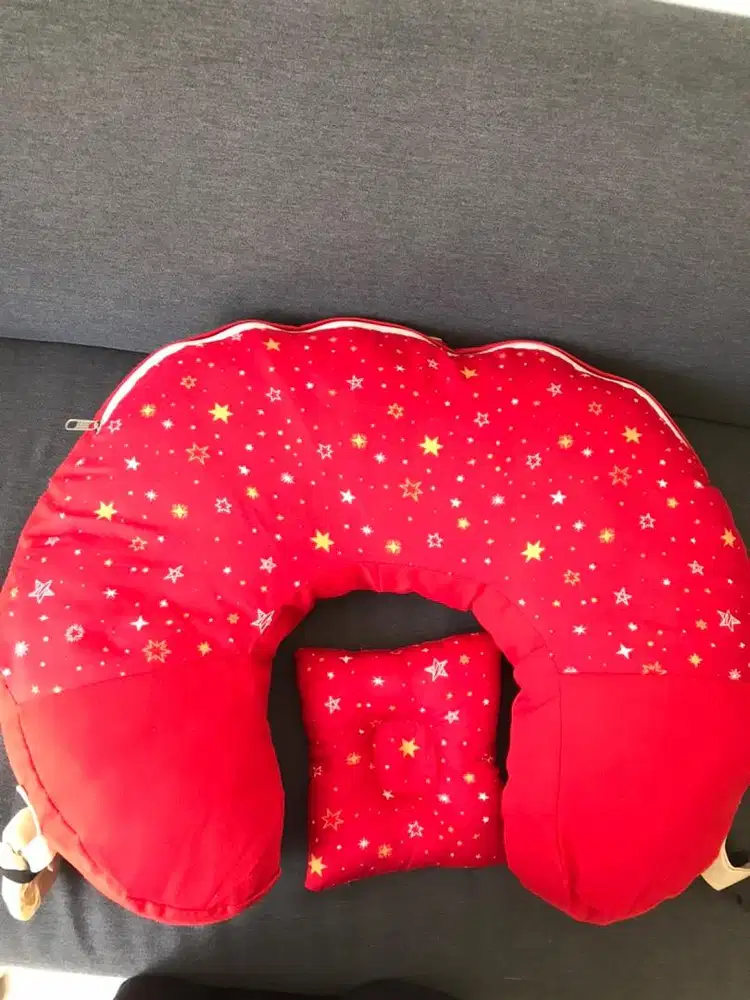 Bantal Menyusi Merk Mom Well