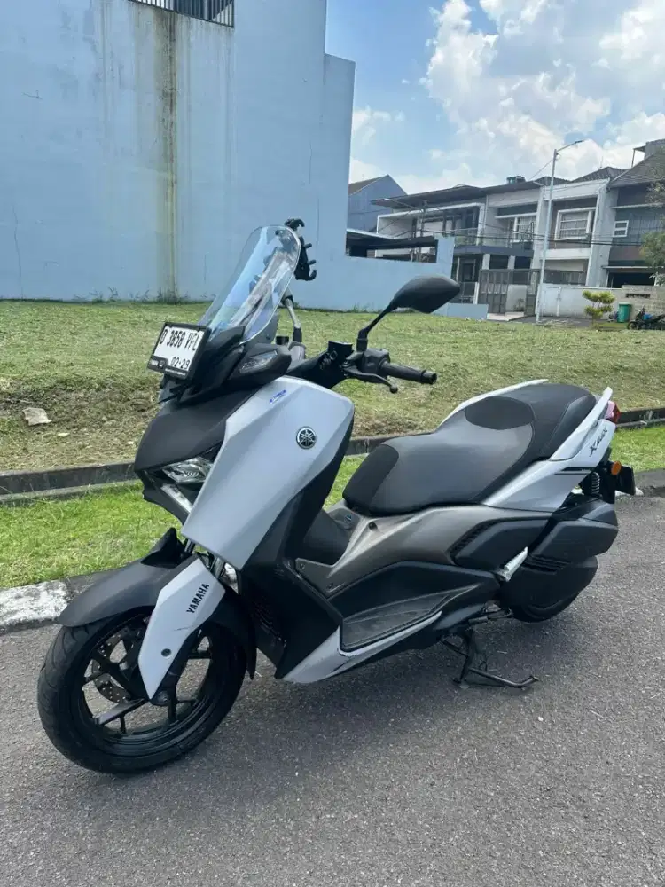 Xmax Connected 2024 grey istimewa