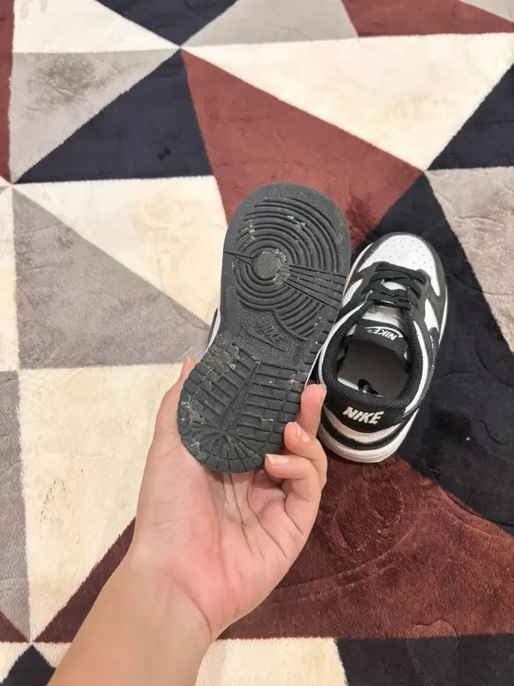 Sepatu anak nike