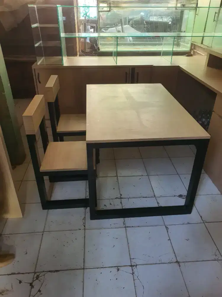 Set Meja dan Bangku