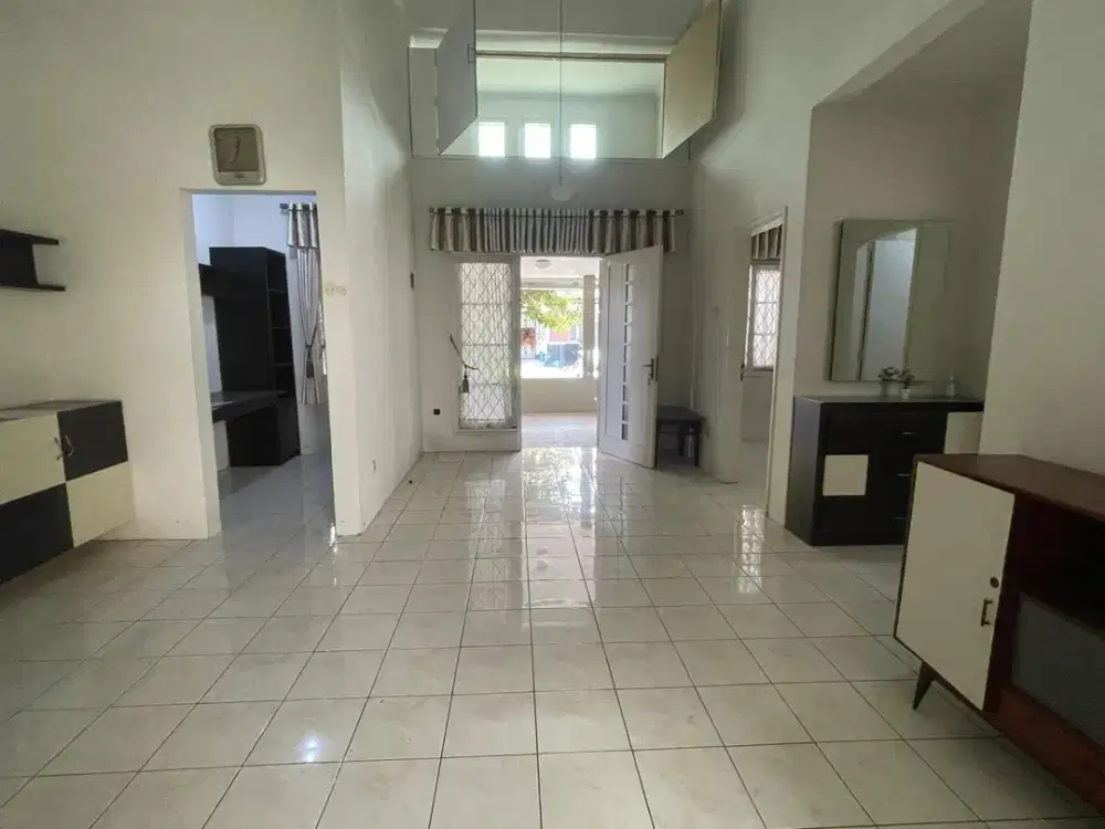 Dijual Rumah Siap Huni di Kota Baru Parahyangan Terawat