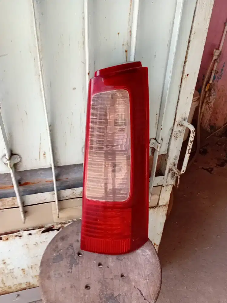 Lampu avanza tahun 2005 ori