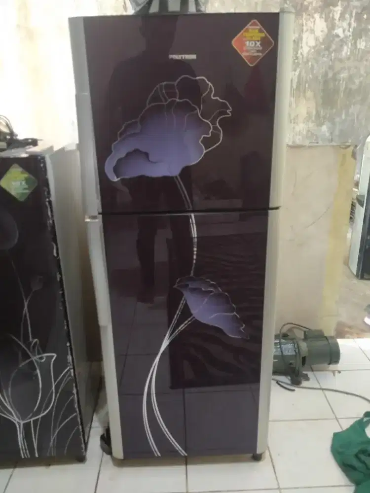 Kulkas 2 pintu Polytron