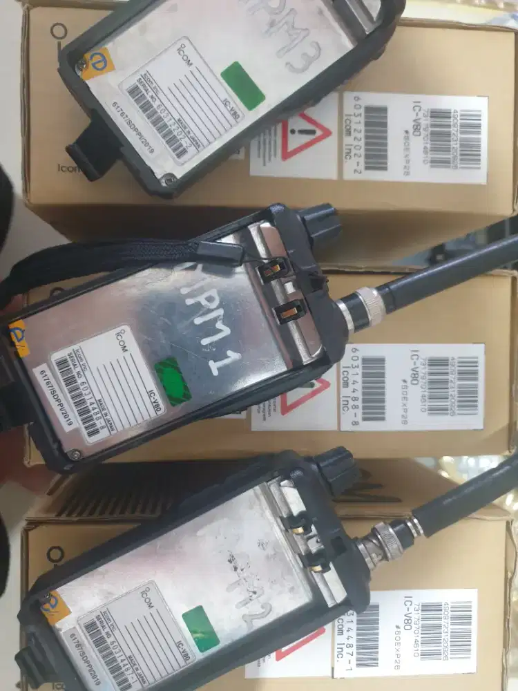 Dijual ht icom v80 3 pcs