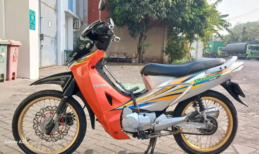 KHARISMA 2004 LENGKAP TIJEK