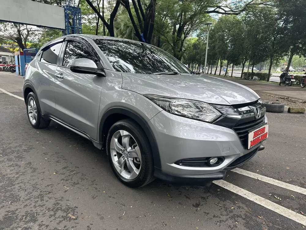 (Dp 5 jt) Honda HRV E matic 2017 kondisi mesin body istimewa