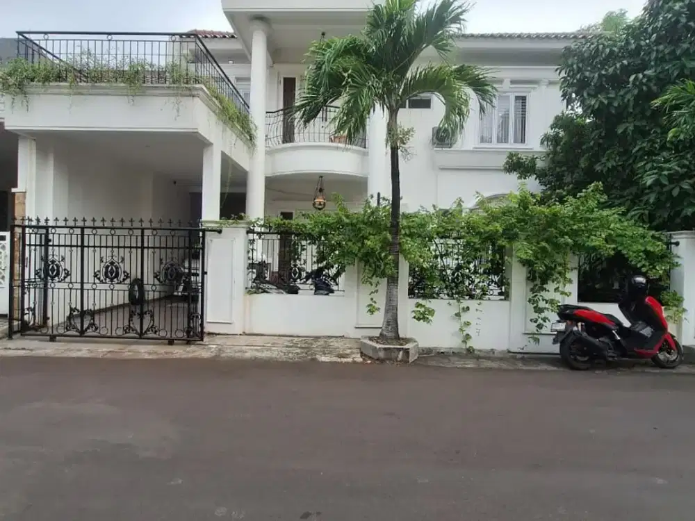 Rumah mewah design classic di komplek taman galaxy bekasi