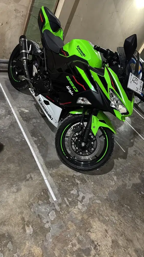 DI JUAL NINJA 250 FI TKEYLESS ABS KRT TIPE TERTINGGI KM RENDAH