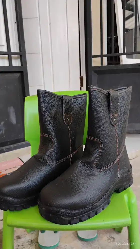 Sepatu safety krushers