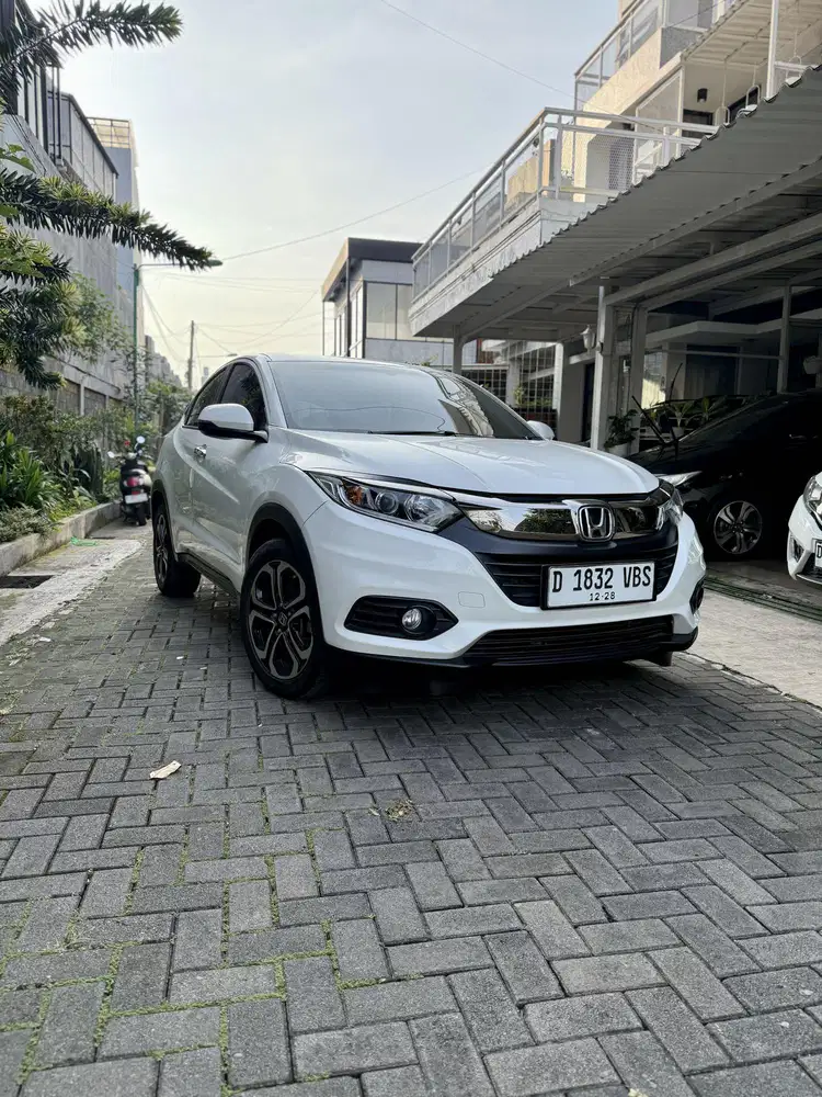 Honda Hrv 2018 facelift E Cvt Hr-V non SE low
Km antik terawat putih