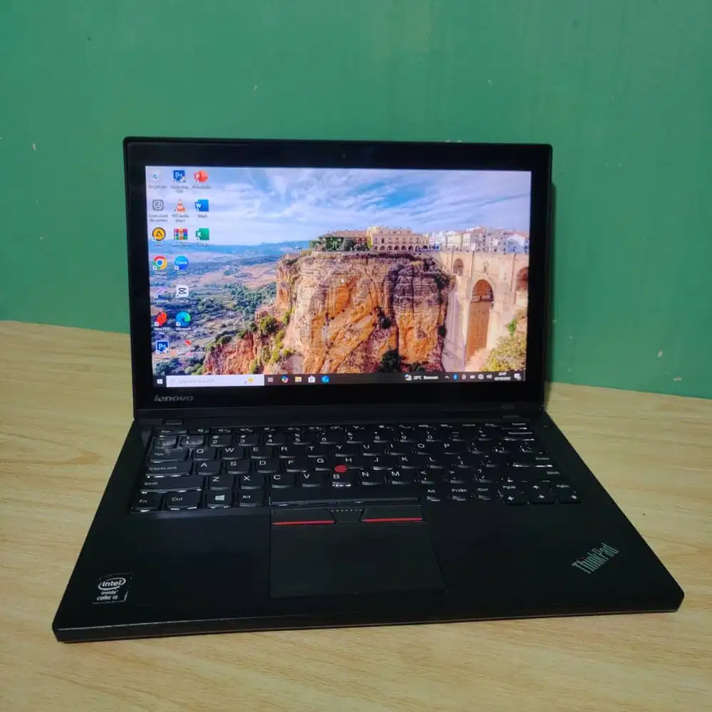 Laptop Lenovo Thinkpad Intel Core i5 5th 8/256 Touchscreen Layar Sentu