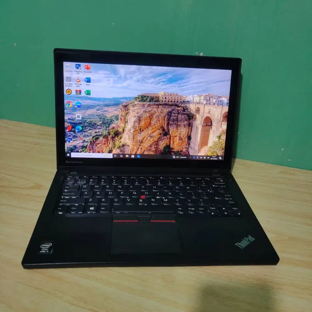 Laptop Lenovo Thinkpad Intel Core i5 5th 8/256 Touchscreen Layar Sentu